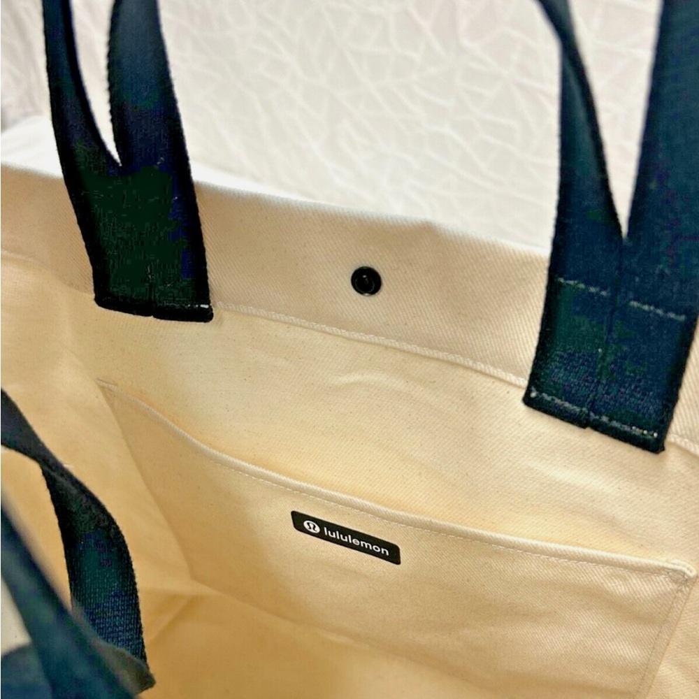 Lululemon White Cream Tote Bag - Picture 6 of 8